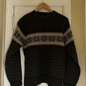 Gap sweater
